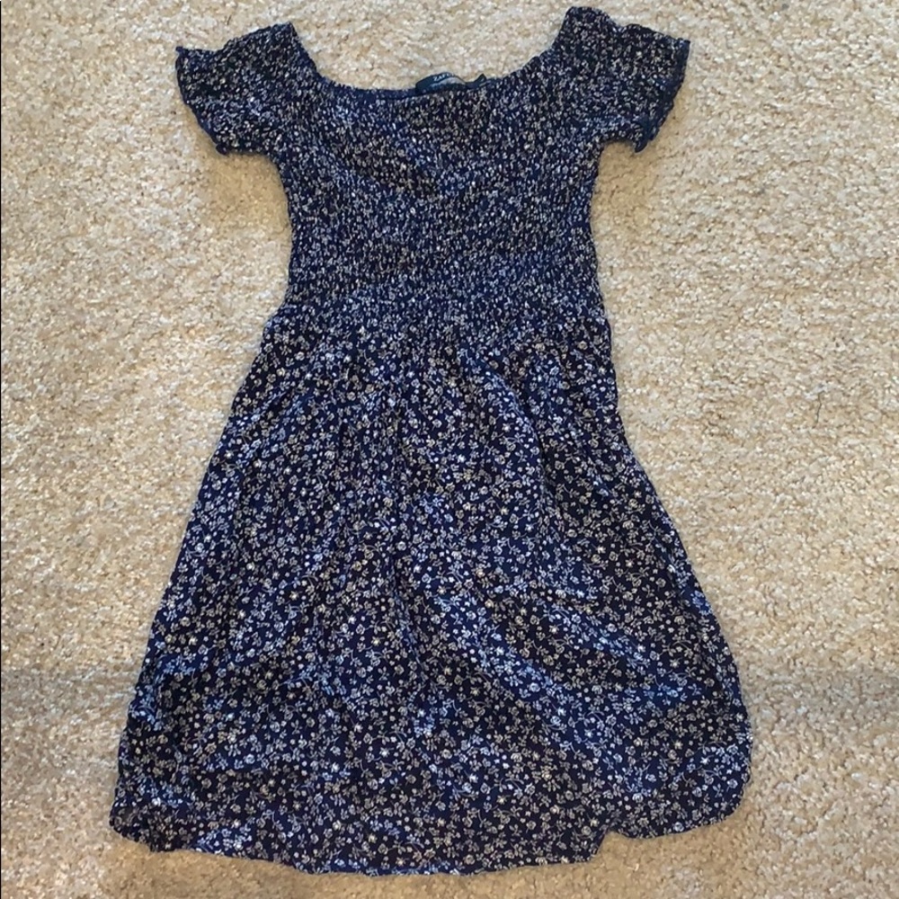 Off the shoulder flowy dress 🦋